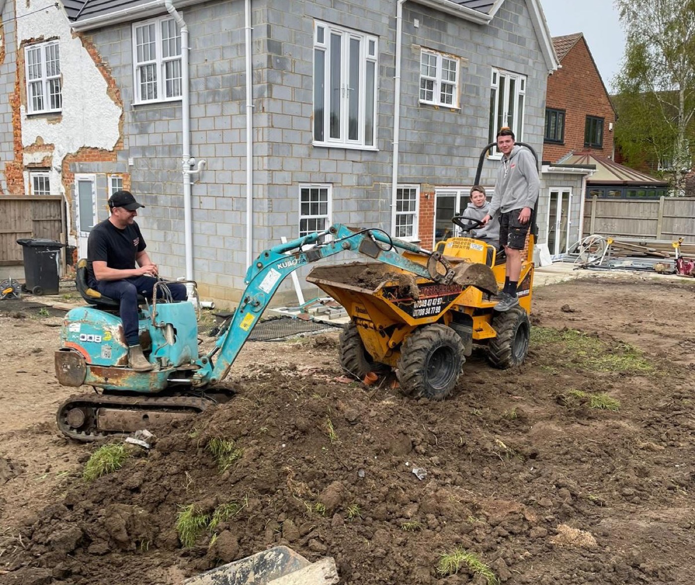 WCR Grab Hire — real grab lorry, muck away and aggregate work in Essex & London