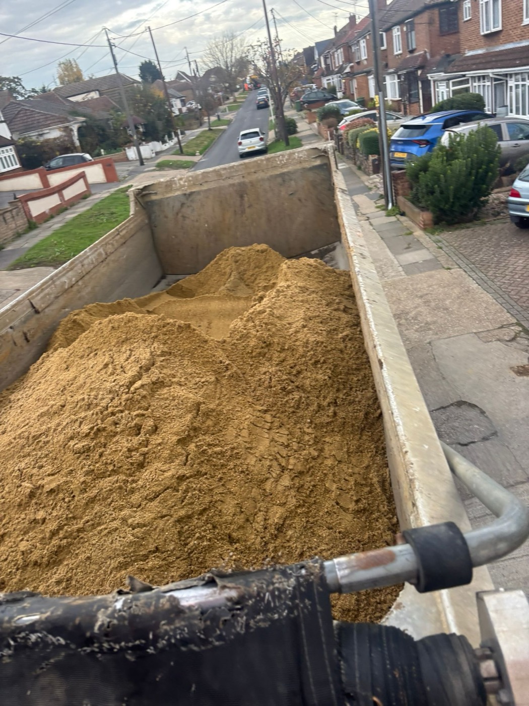 WCR Grab Hire — real grab lorry, muck away and aggregate work in Essex & London